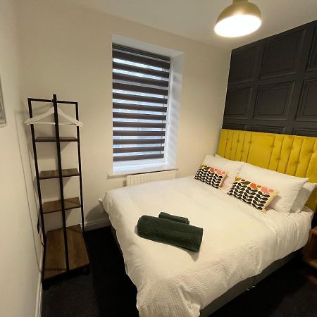 Modern & Retro Two Bedroom Apartment In Barnsley Esterno foto