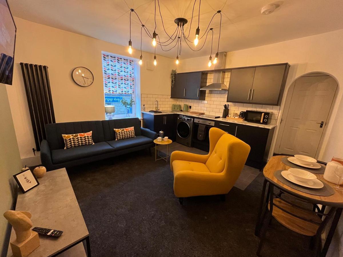 Modern & Retro Two Bedroom Apartment In Barnsley Esterno foto