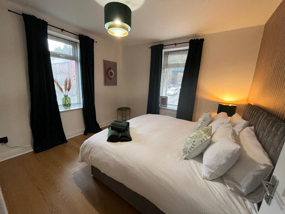 Modern & Retro Two Bedroom Apartment In Barnsley Esterno foto