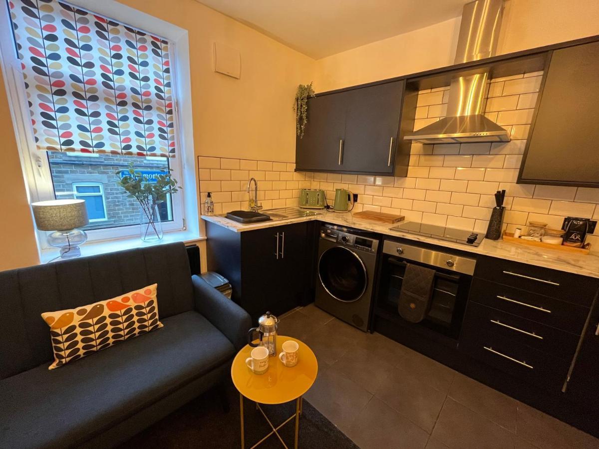 Modern & Retro Two Bedroom Apartment In Barnsley Esterno foto