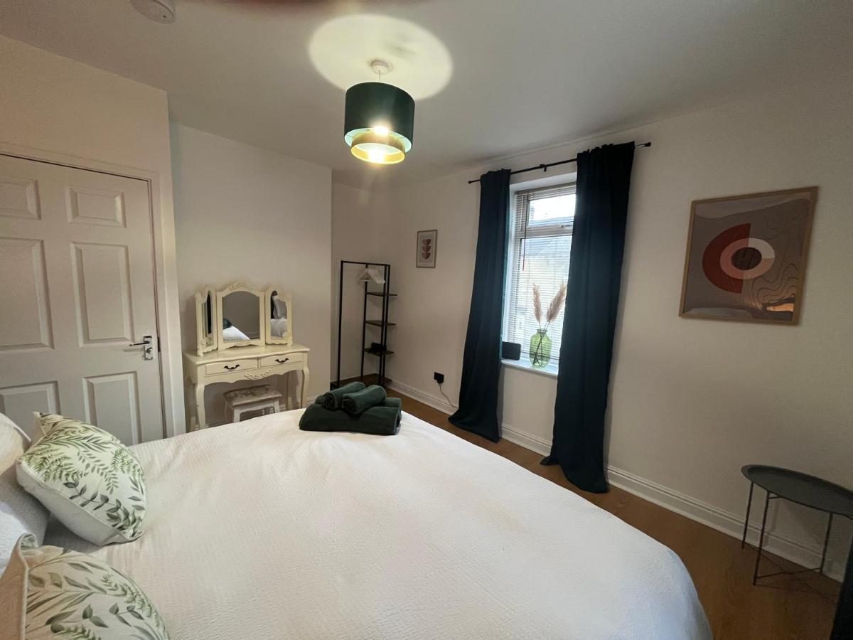 Modern & Retro Two Bedroom Apartment In Barnsley Esterno foto