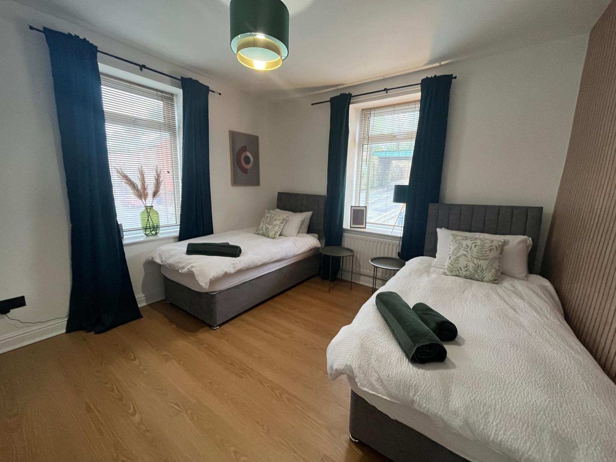 Modern & Retro Two Bedroom Apartment In Barnsley Esterno foto